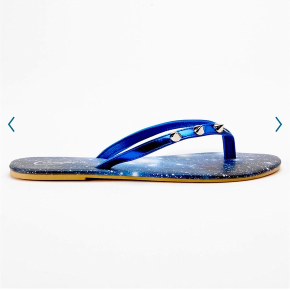 NEW CANDIE’S Galaxy Sandals Flip Flops Studded Stars Small 5/6 Women’s - Picture 3 of 16